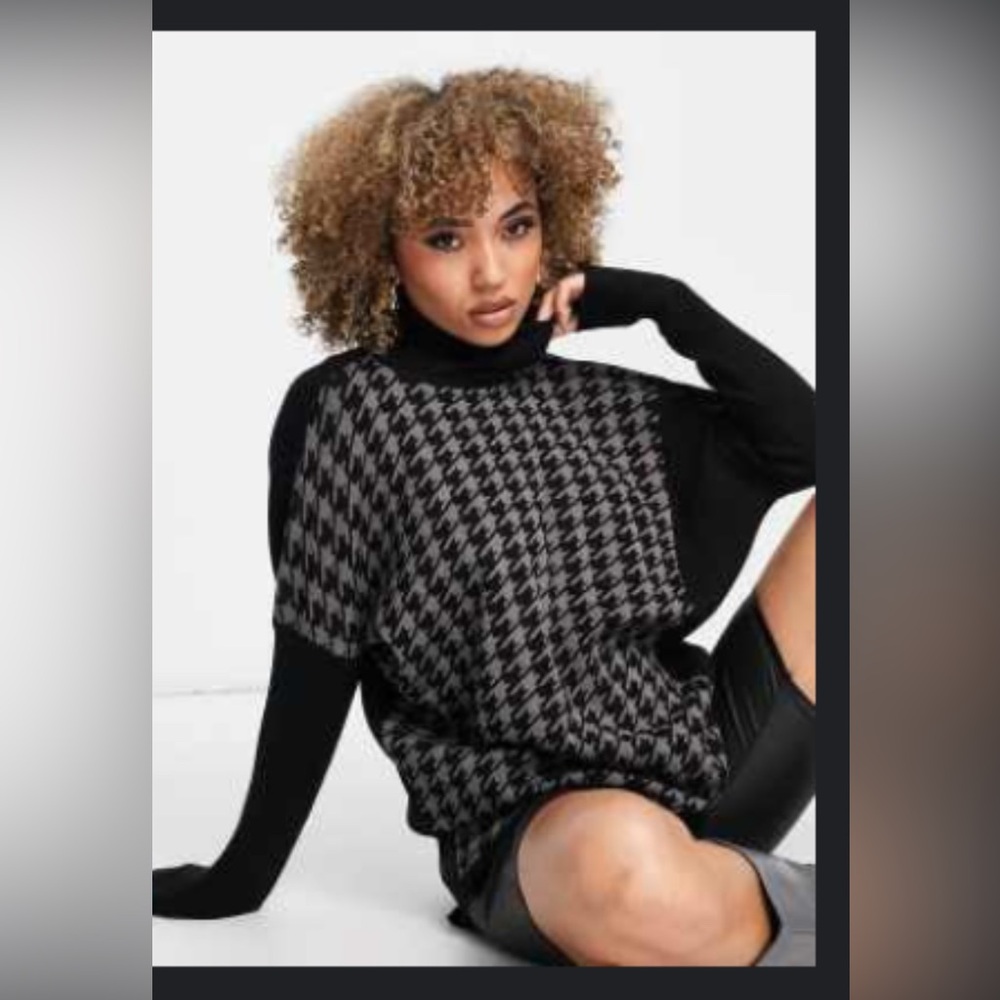 QED London roll neck houndstooth sweater in gray